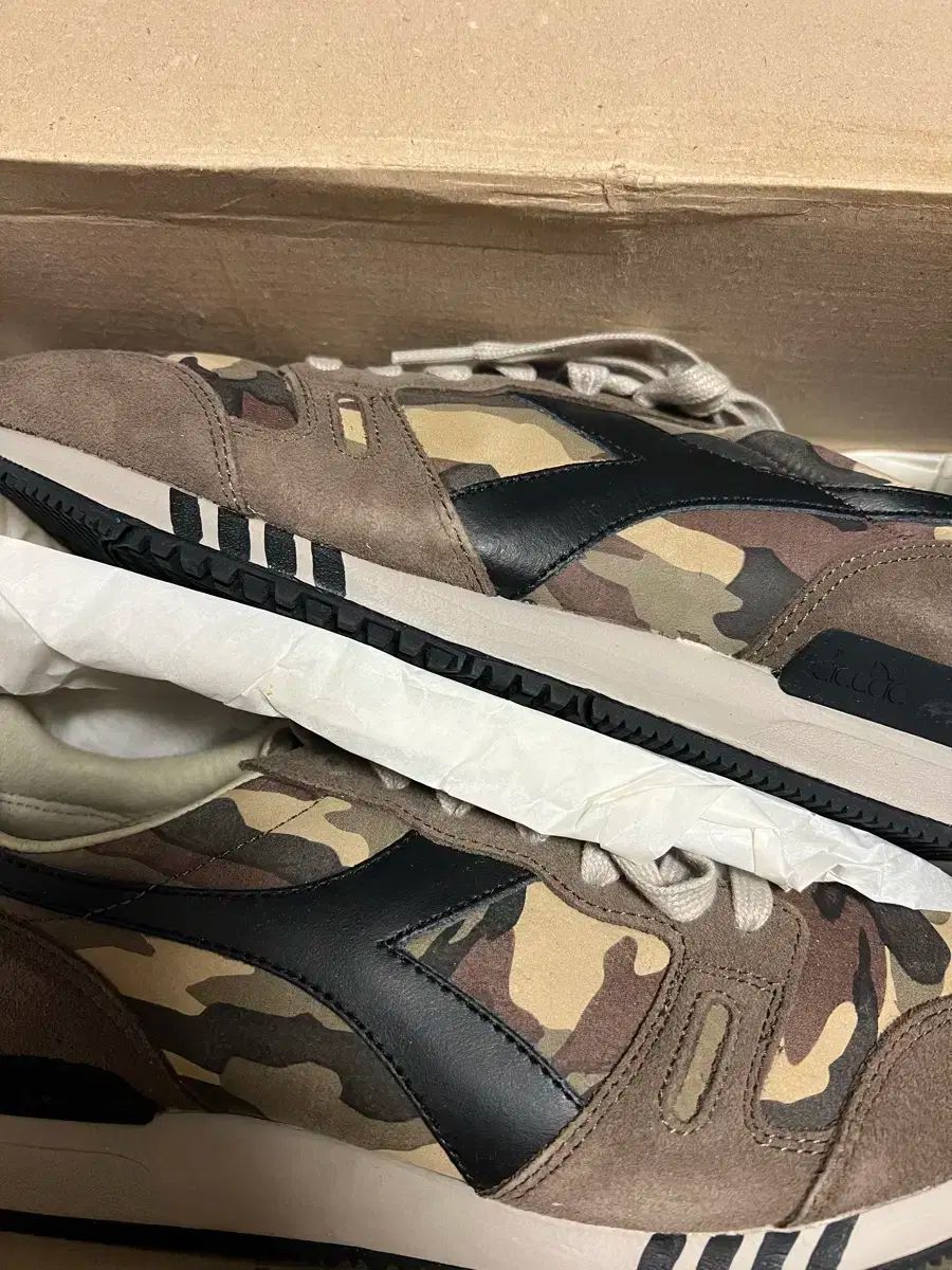 Diadora heritage ディアドラヘリテージ トライアンフ カモスニーカー