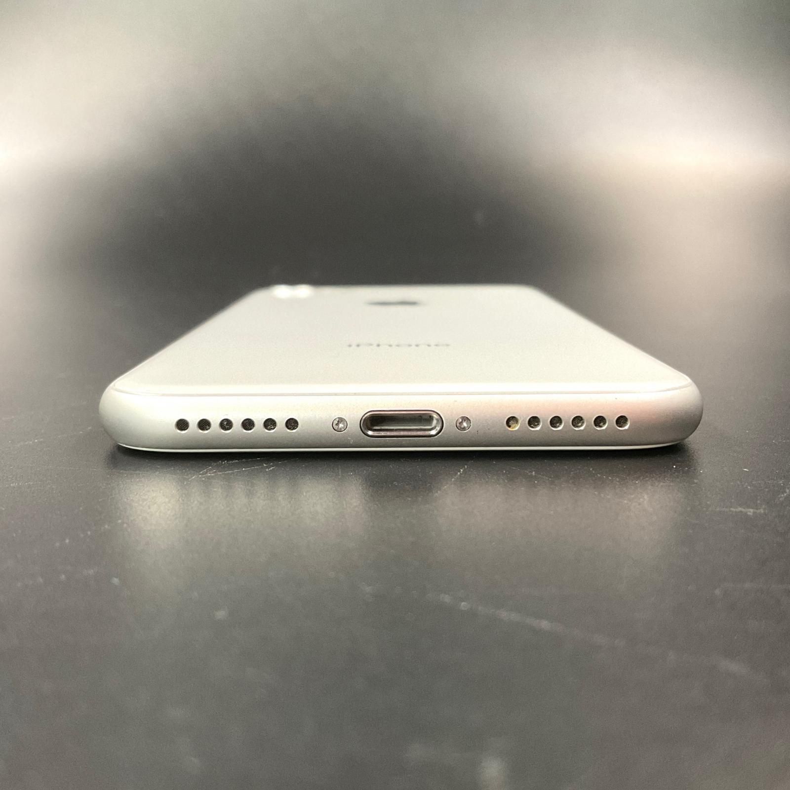 全額返金保証】【最速発送】Apple iPhone 8 64GB シルバー au 白ロム