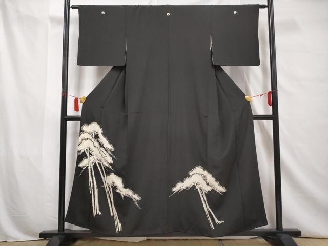 【梅】正絹　黒留袖　五つ紋　美品　縮緬　手刺繍　上質　雅　色紙重ね　作家物 平和屋着物□豪華黒留袖 作家物 駒刺繍 色紙松竹梅 金彩 正絹