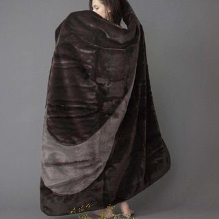 NIKE WMNS NSW FAUX FUR BLANKET KRMG ナイキ - メルカリ 