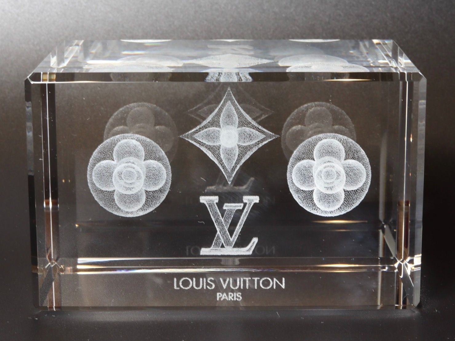Louis Vuitton VIP Crystal Paperweight - Presse Papier Cristal Logos BNIB!
