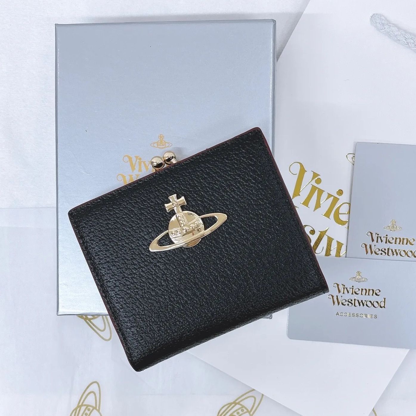 【最新✨️新品】高級感✨ゴールドオーブ ヴィヴィアン・ウエストウッド 折財布 最新✨️新品】高級感✨ゴールドオーブ ヴィヴィアン・ウエストウッド
