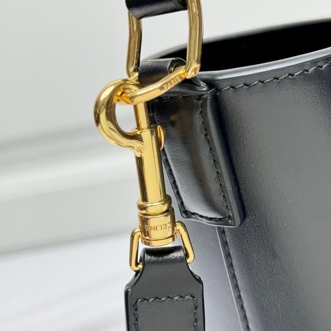 CELINE ショルダーバッグ スモール バケット CELINE(セリーヌ) ショルダーバッグ スモール バケット - メルカリ
