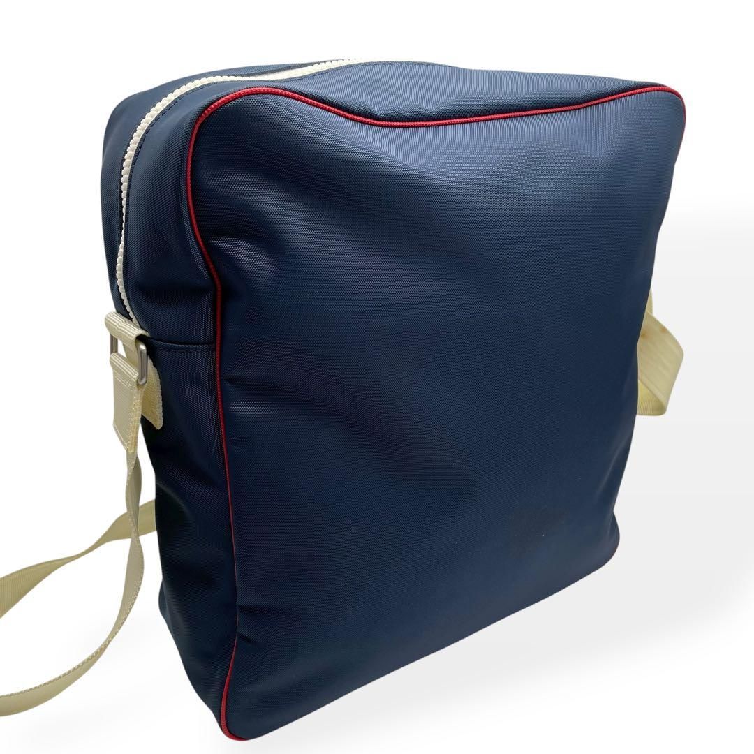 LACOSTE（ラコステ）ショルダーバッグ ネイビー 極美品 LACOSTE ラコステ ショルダーバッグ ナイロン ネイビー