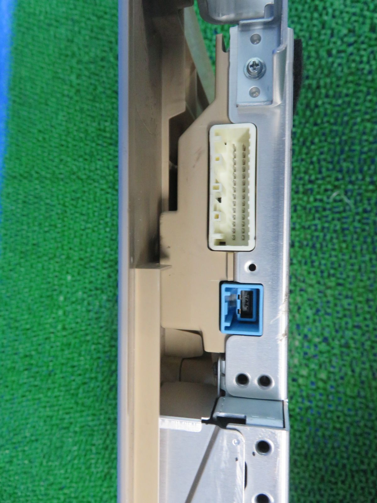 純正リアフリップダウンモニター