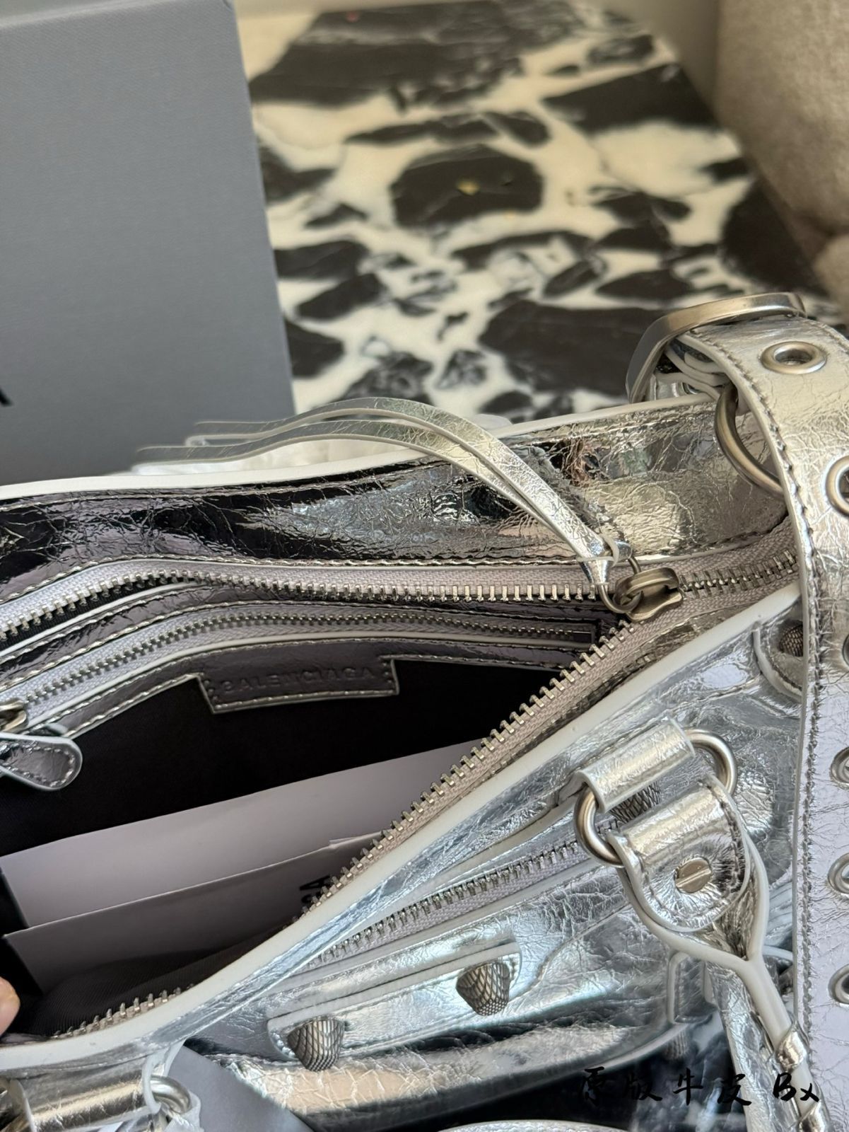 今日特価】Balenciaga White Motorcycle Bag - バレンシアガ