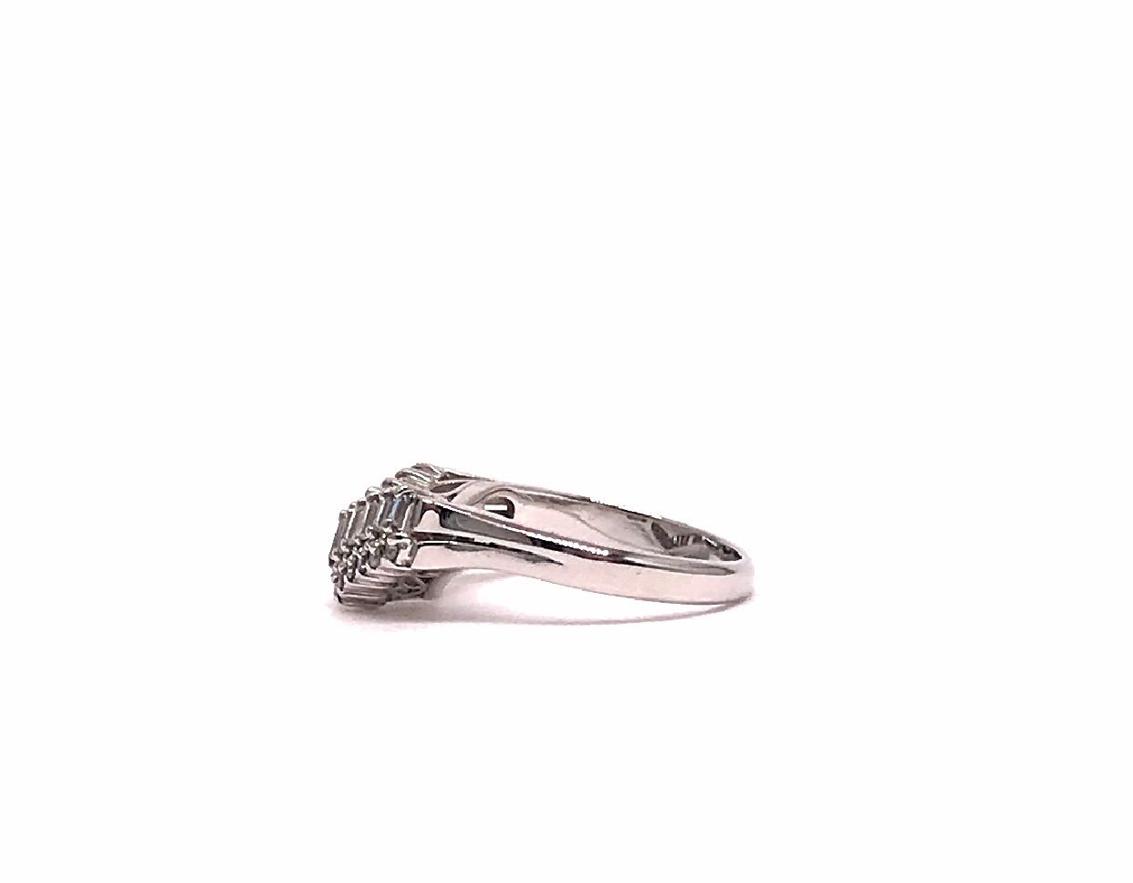 Pt プラチナ ダイヤモンド 0.37ct リング V字 指輪 11号 新品仕上済 