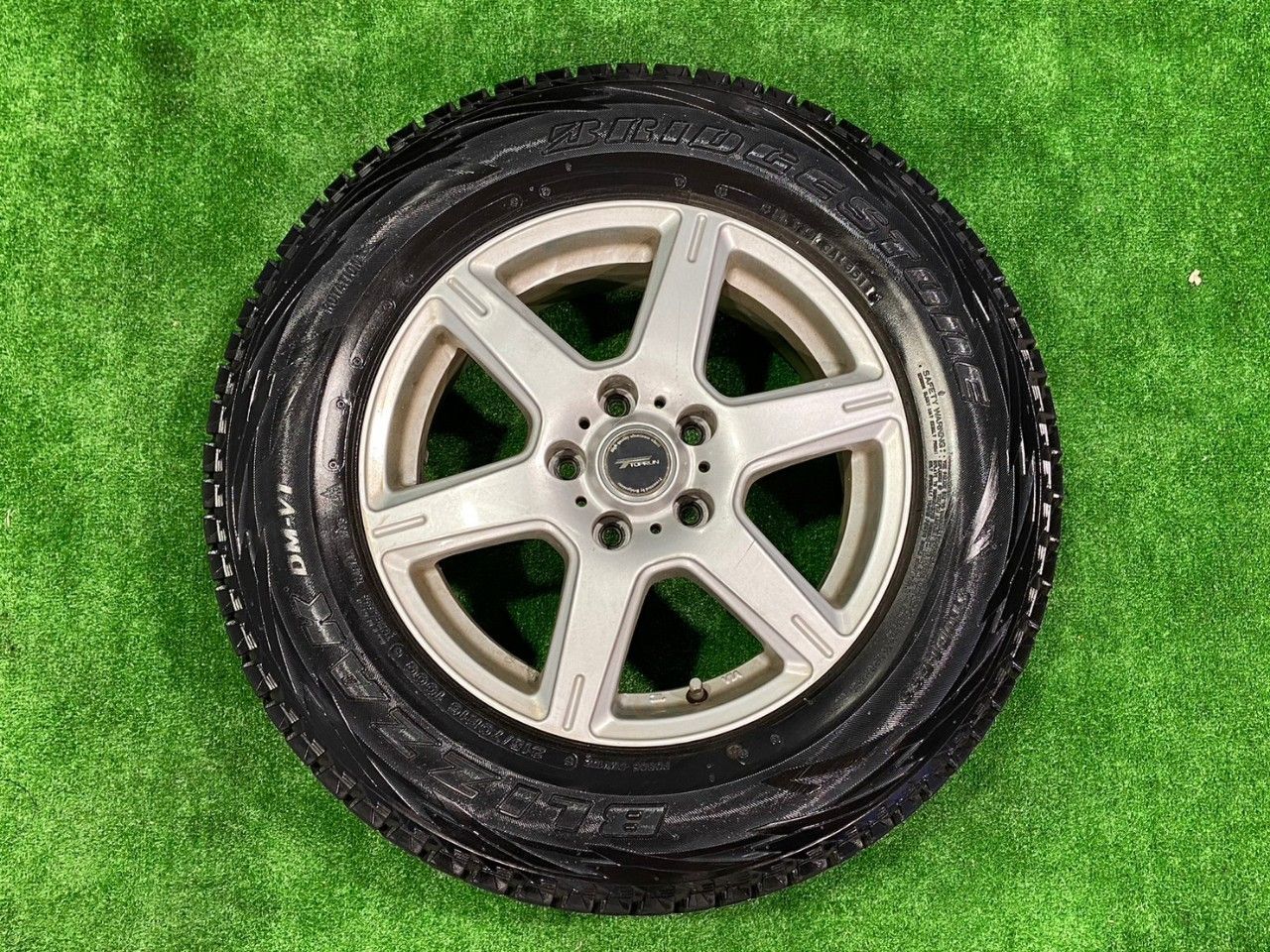 超美品の デリカD5で使用 AUTO GREEN 215/70R16 タイヤ/ホイールセット