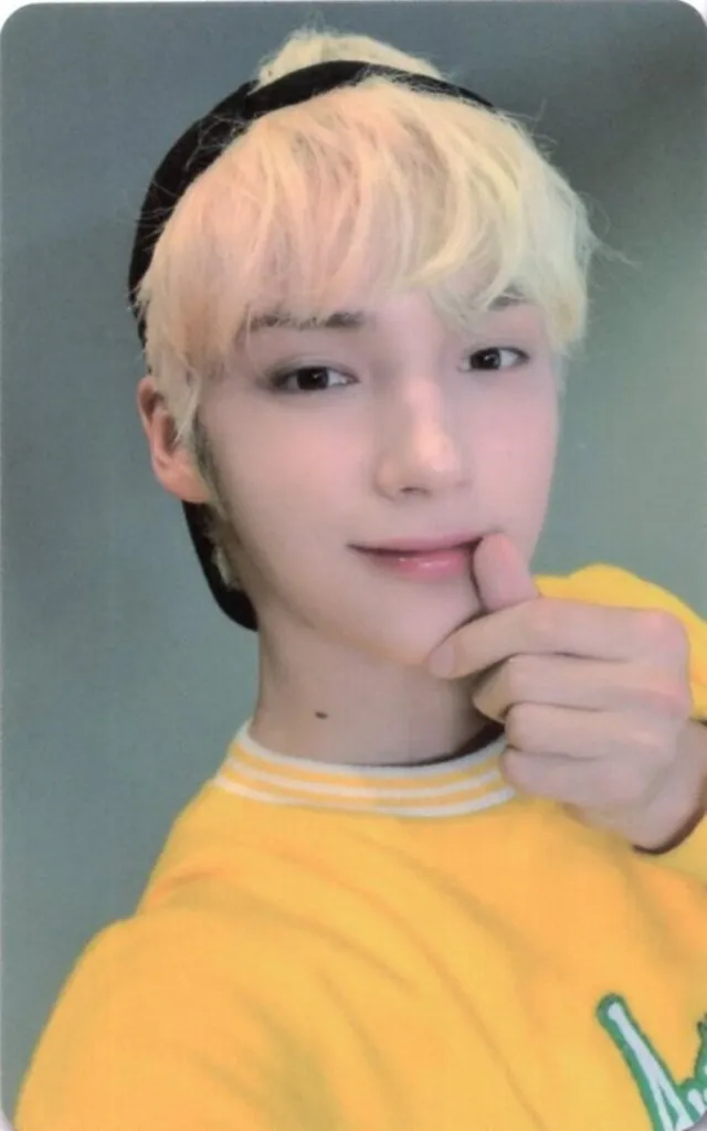 Hueningkai – The Chaos Chapter: FIGHT OR ESCAPE Weverse pre-order benefit photocard (Expansion) photocard