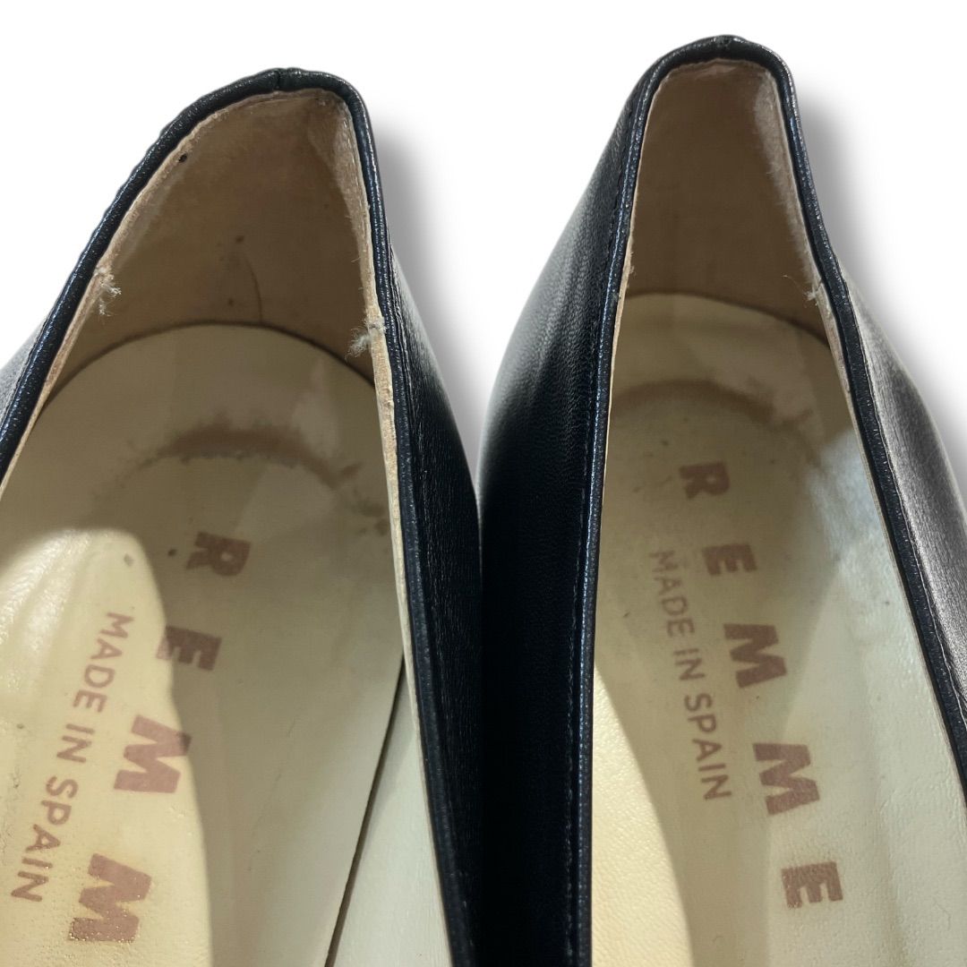 【美品】 REMME ブラックレザー パンプス Vカット 37 REMME レメ Vカットヒールパンプス サイズ37 23.5〜24㎝ ブラック 黒