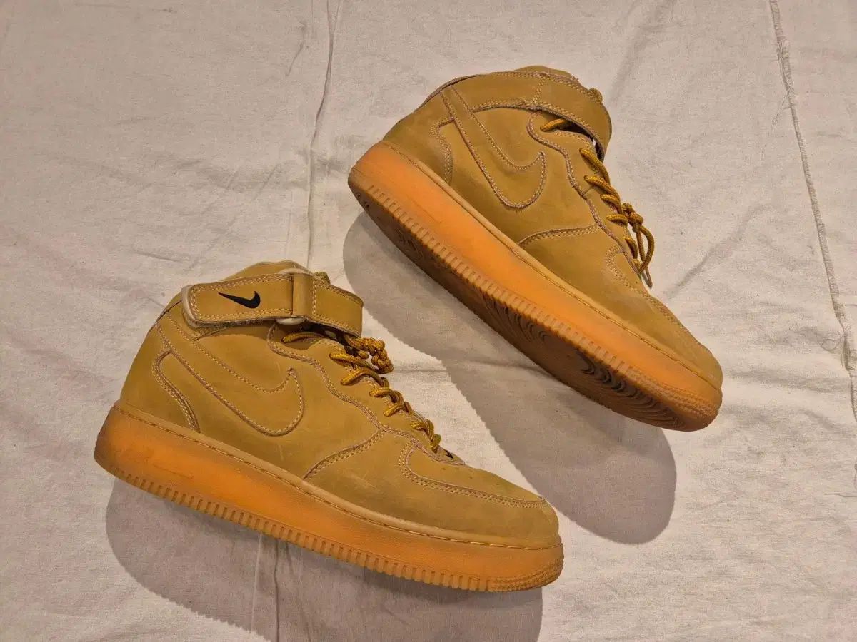 【雷市場（ポンジャン）商品韓国直送】275 】 16 年 NIKE(ナイキ) ブラウン エアフォース ミッド