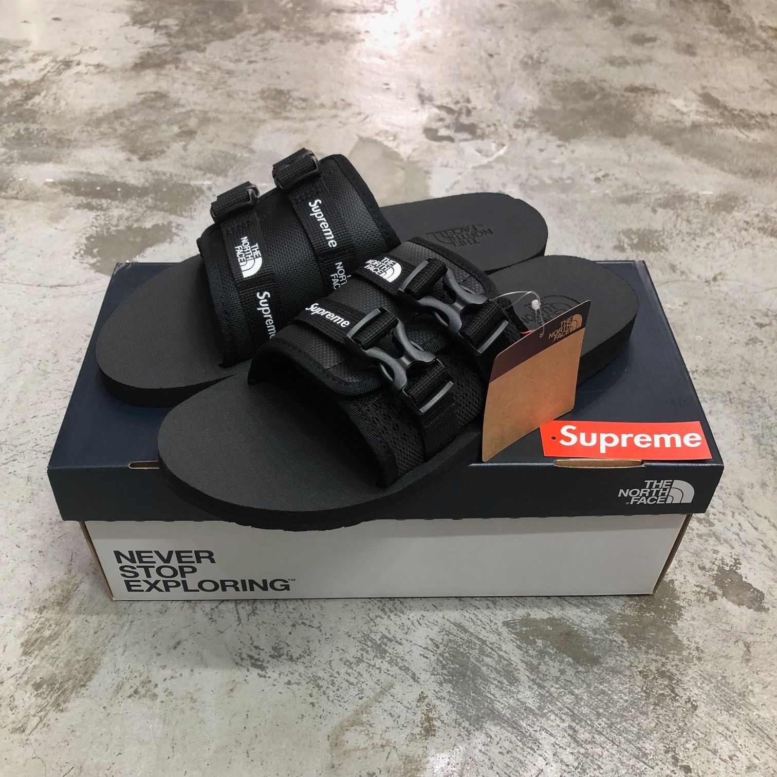 新品 国内正規 The North Face Supreme 22SS Trekking Sandal NF02253I 