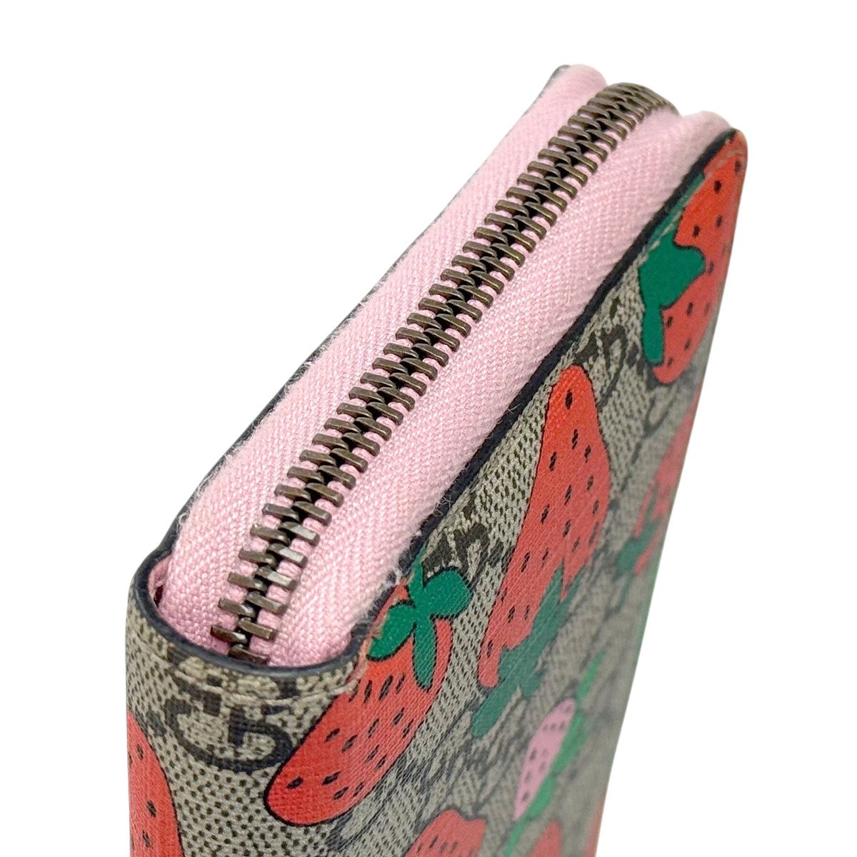 GUCCI GGスプリーム ストロベリープリント ジップアラウンドウォレット  