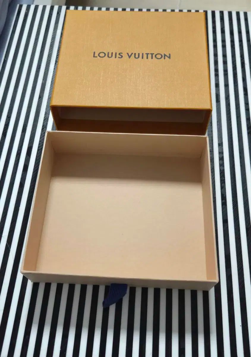 Louis Vuitton(ルイヴィトン) 箱 ボックス 販売 - メルカリ