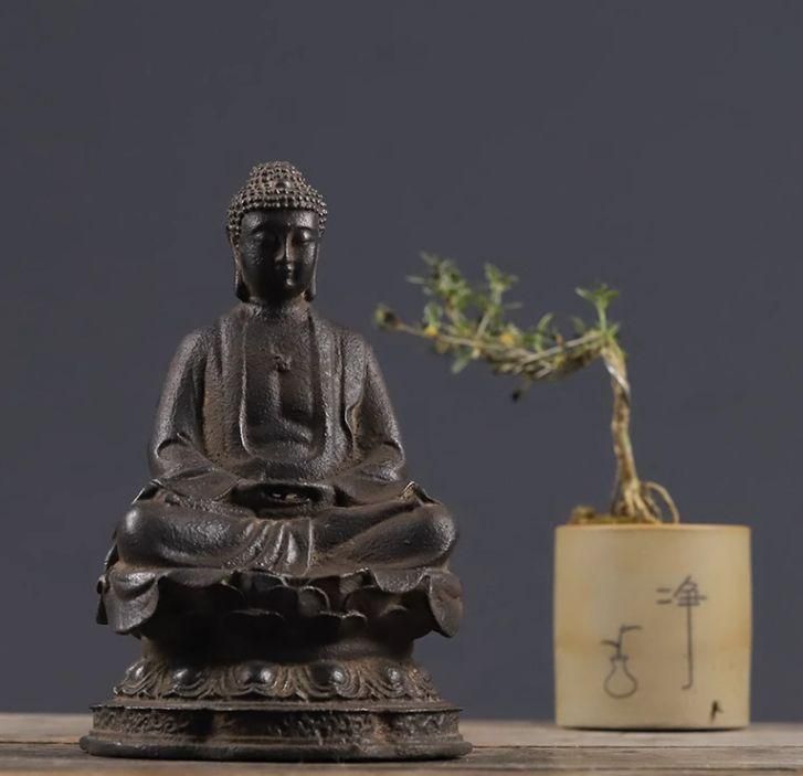 鉄製 蓮華座釈迦像 仏教美術 装飾品 工芸品 美術品 置物