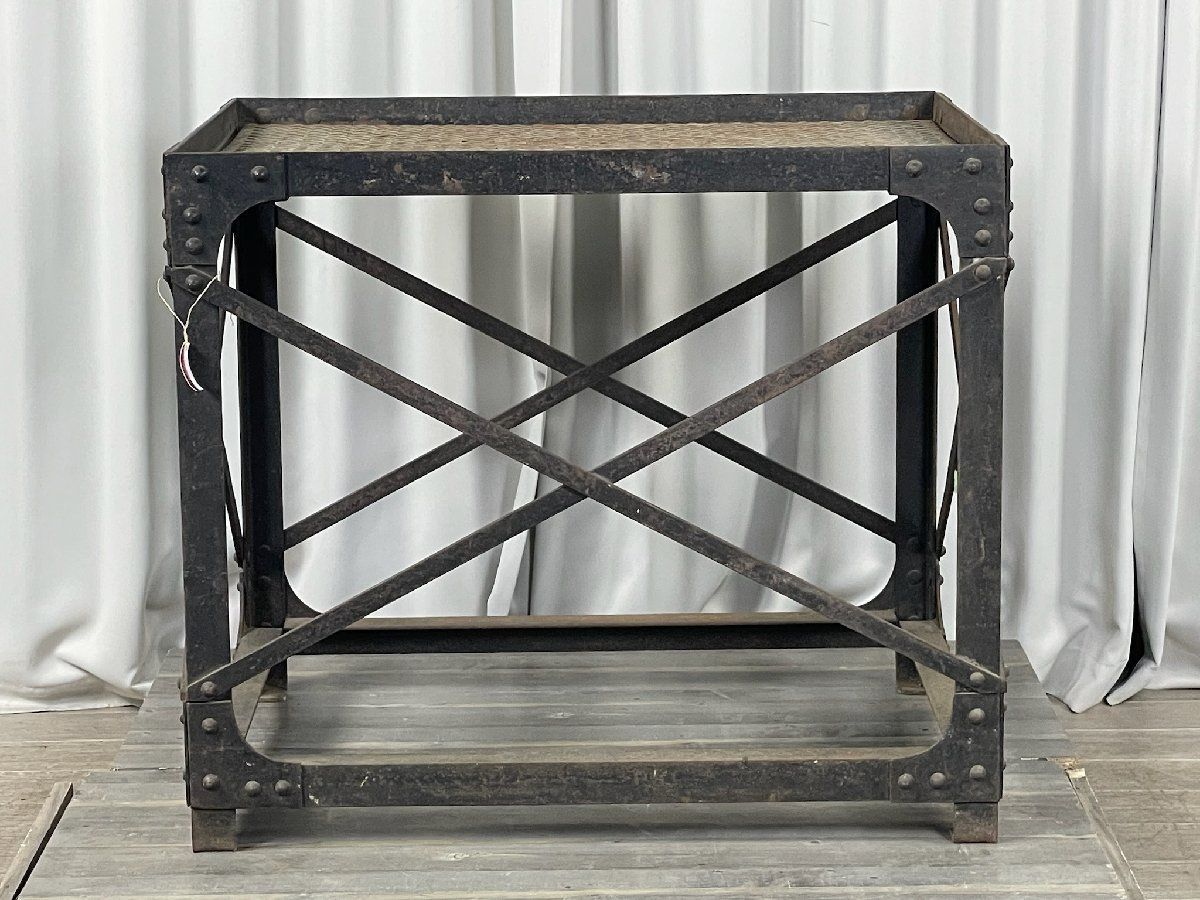 GT70 アイアン インダストリアル 鉄製 テーブル 作業台 演説台 神奈川県秦野市 A3