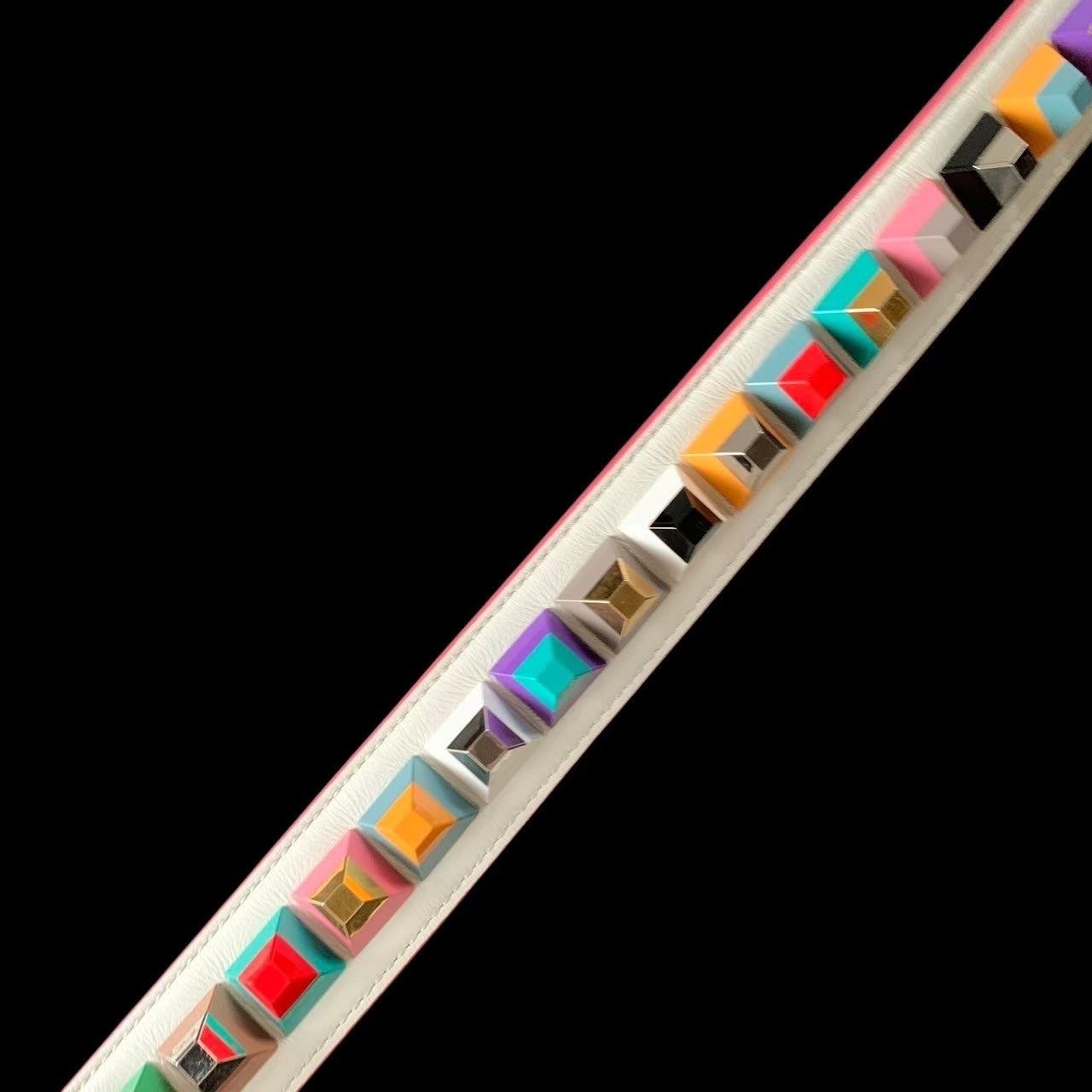 FENDI フェンディ ストラップ ショルダー スタッズ ホワイト カラフル