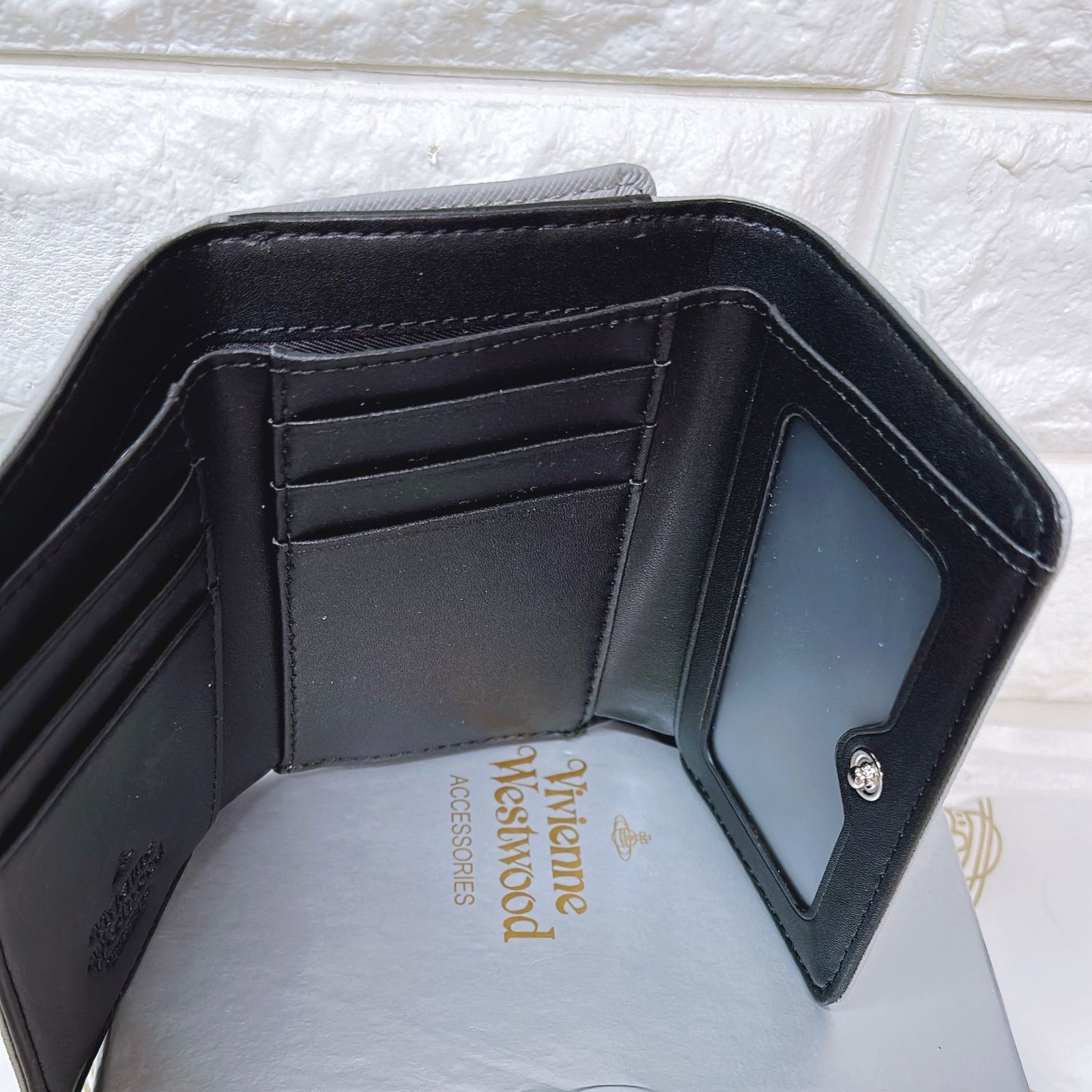 最新♡ショッパー付き】新品 ヴィヴィアン・ウエストウッド 三つ折り