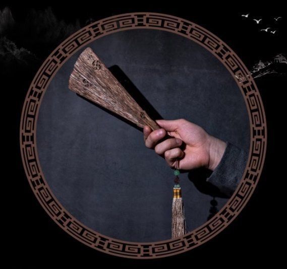 軽量贅沢天然ベトナム芽荘沈香扇子折りたたみ中国風黒油老料沈香木女古風フリンジ持ち歩く