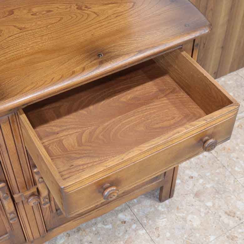 コロニアル ウェルシュドレッサー