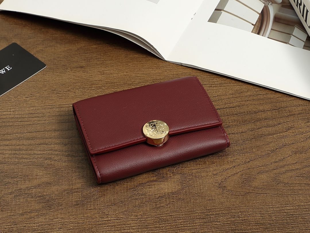 LOEWE ブラックレザー 三つ折り財布 新品 - メルカリ