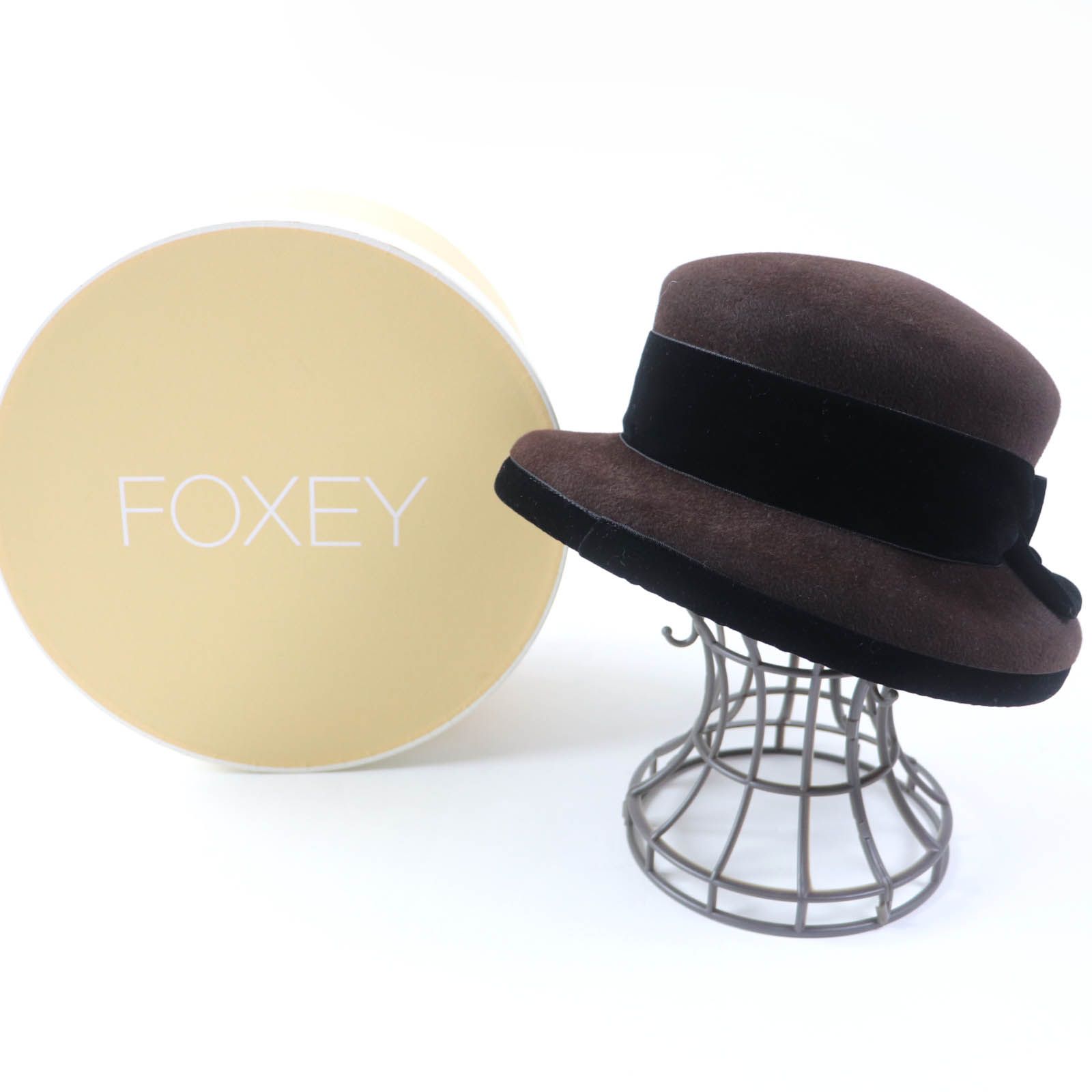 極美品☆FOXEY BOUTIQUE フォクシー ブティック ベロアリボン付 帽子 フェルトハット ソフトハット ブラウン ブラック F 箱付  レディース - メルカリ