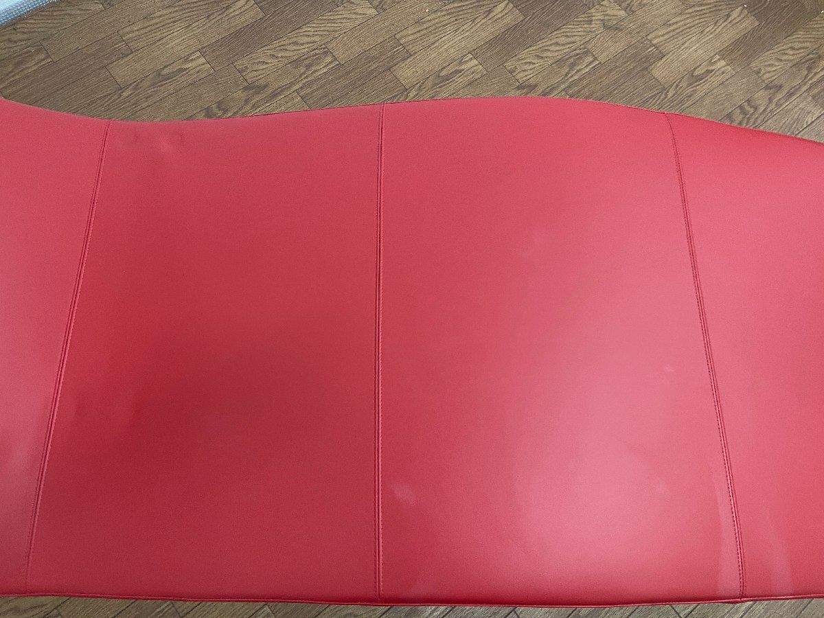 ヘッドレスト付