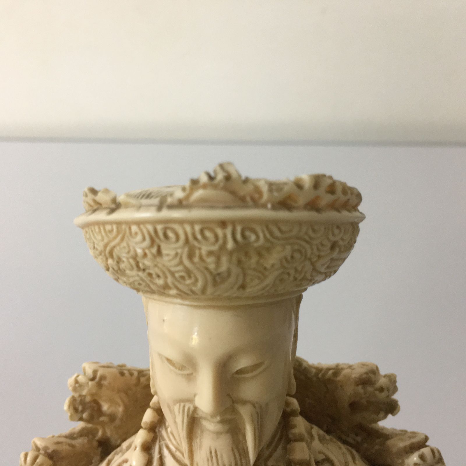 〇象牙風 皇帝置物 中国彫刻 唐木風台座付 2体セット - メルカリ