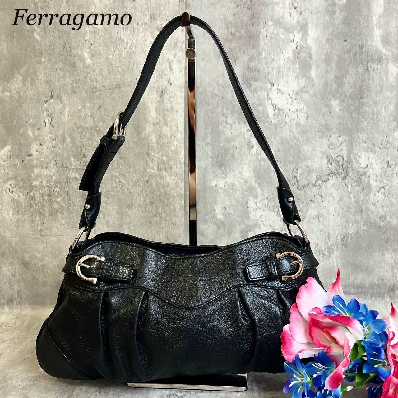 ✨極美品✨ Salvatore Ferragamo サルヴァトーレフェラガモ ショルダーバッグ トートバッグ バックル ガンチーニ シルバー金具  ロゴ型押し レザー レディース ブラック 黒色 - メルカリ