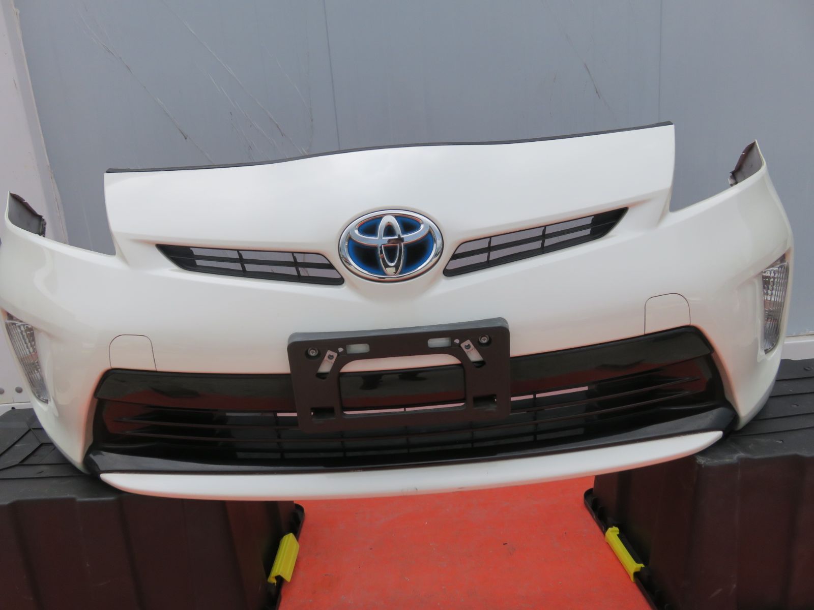 プリウス30 後期　フロントバンパー　2013 引き取りのみ。福岡。 992903 TOYOTA プリウス ZVW30 フロントバンパー 後期 参考品番：52119