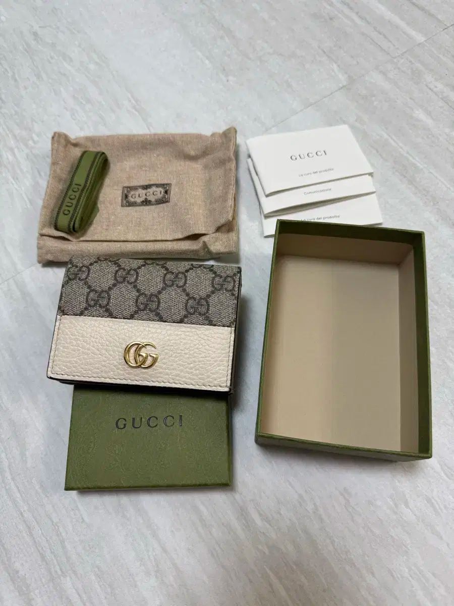 GUCCI グッチ GG マーモント 二つ折り財布