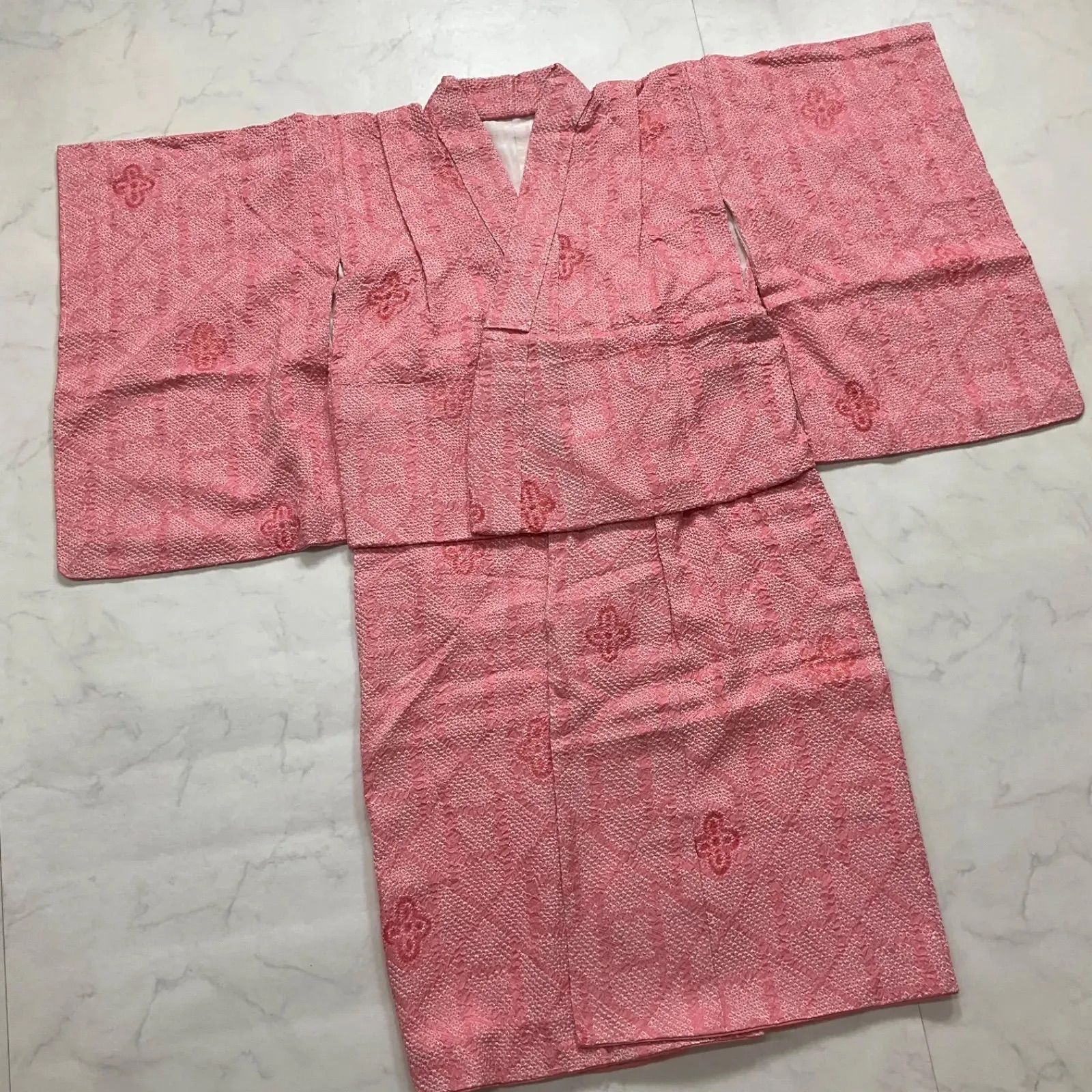 kimono+one◆お誂え品◆未使用同然◆7歳用◆ピンク◆素晴らしい最高級総絞り◆仕付け糸付き◆子供着物◆ 裄57.5cm丈115cm◆正絹◆七五三◆女の子着物◆七五三お詣り女の子着物こどものひお正月卒業式◆G45