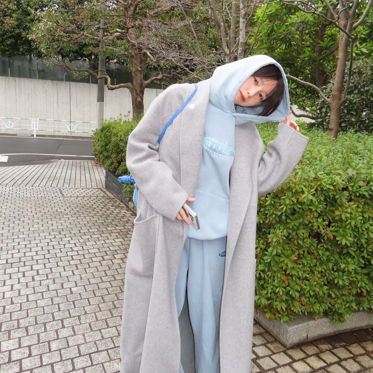 Feels 上杉柊平 本田翼 着用 スウェット パーカー ライトブルー Feels 上杉柊平 本田翼 着用 スウェット パーカー ライトブルー