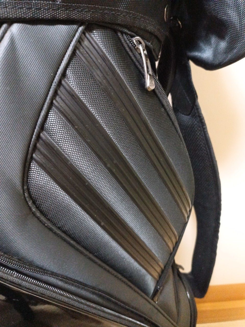 adidas ゴルフバッグ 9インチブラック 大容量軽量設計 ポケット