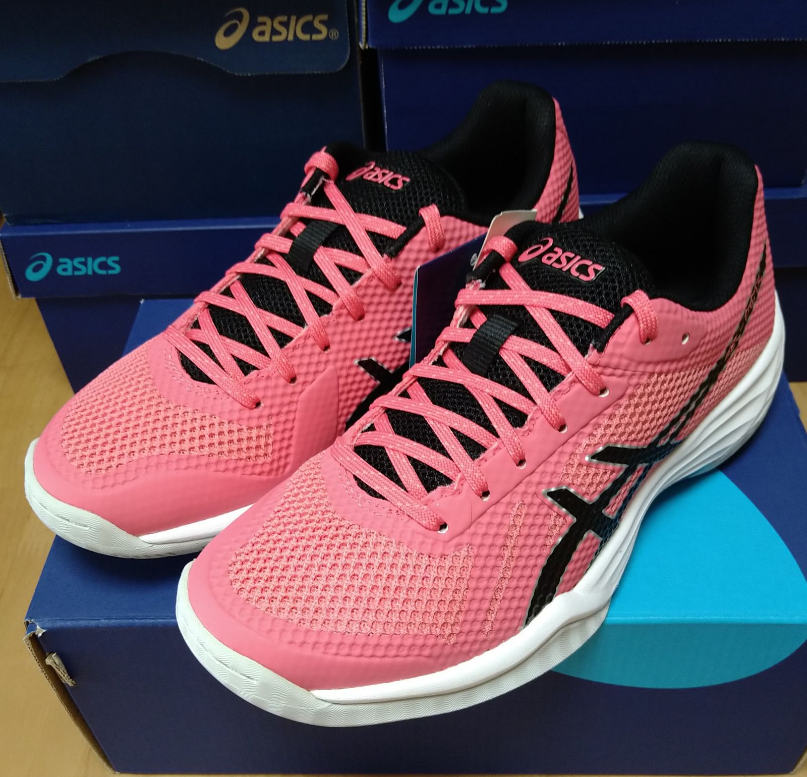 ASICS バレーボールシューズ ホワイト/ピンク 膝当て付き - メルカリ
