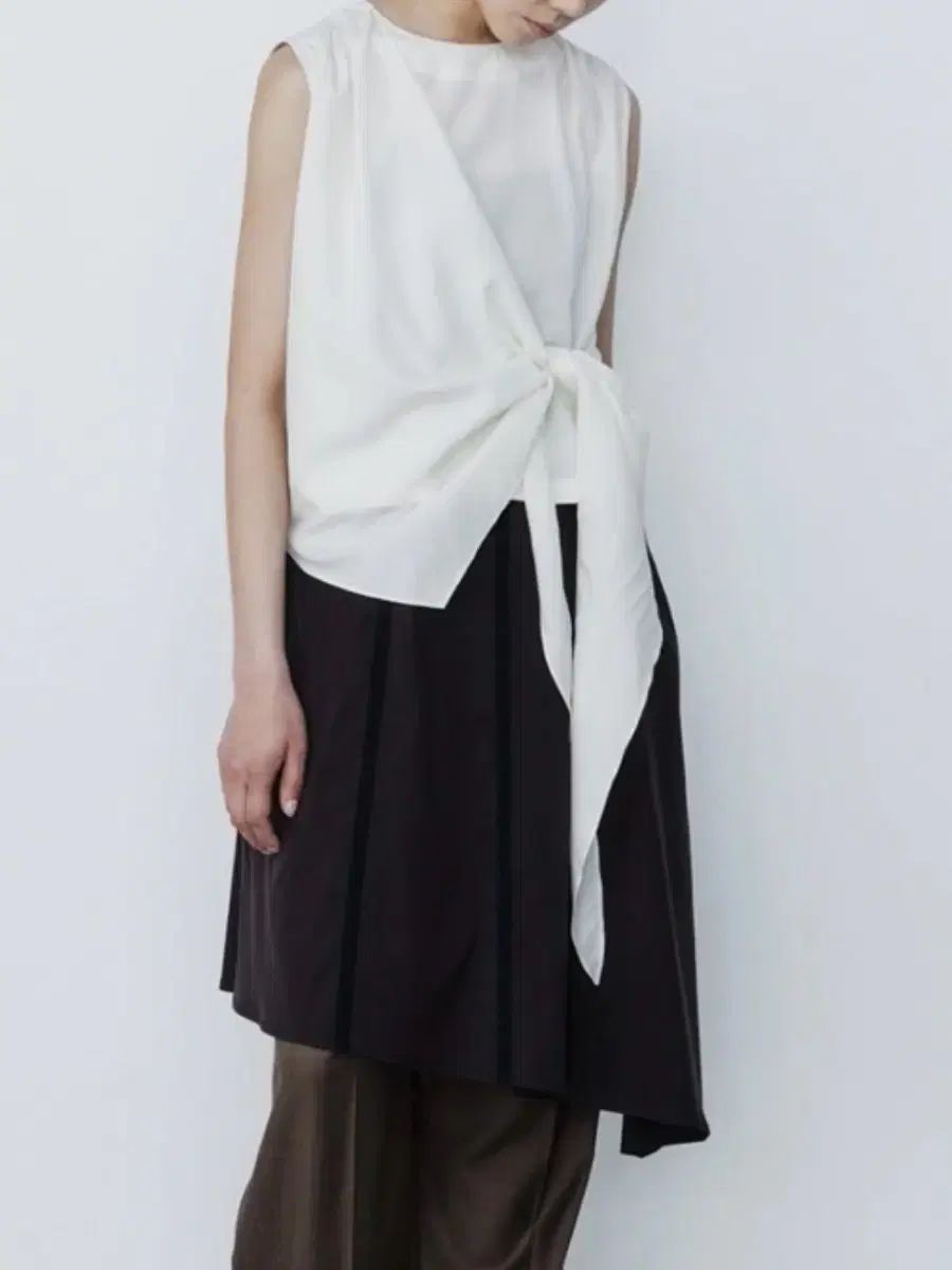 Ethos エートス ノースリーブ トップス SATINY SLEEVELESS