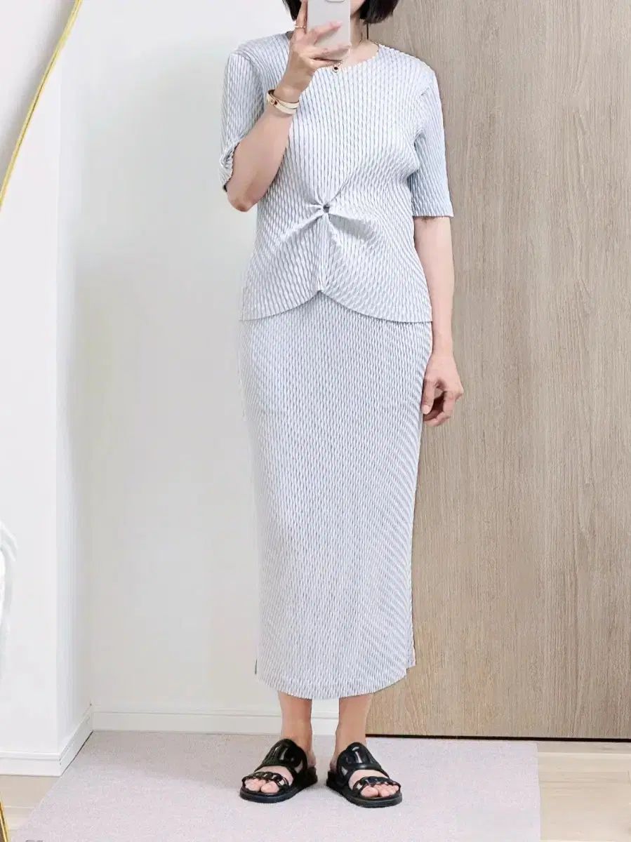 ISSEY MIYAKE イッセイミヤケ なめらかな スリック ツーピース グレー PLEATS PLEASE プリーツプリーズ