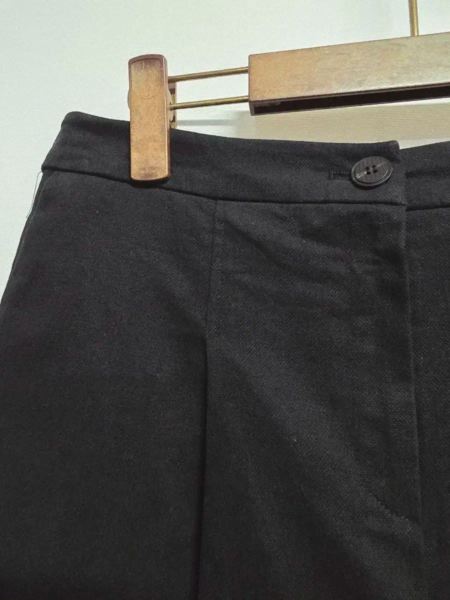 【史上最も激安！】 ISAE 黒 ワイドフィット スラックス ピンタック ズボン 最終コムデ