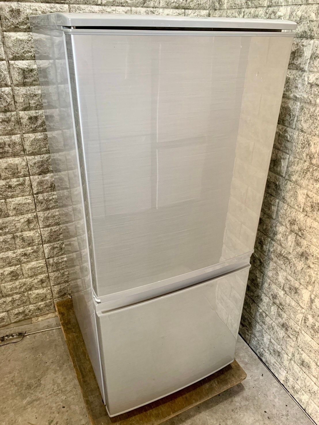 大阪送料無料☆3か月保障付き☆冷蔵庫☆2017年☆シャープ☆2ドア  