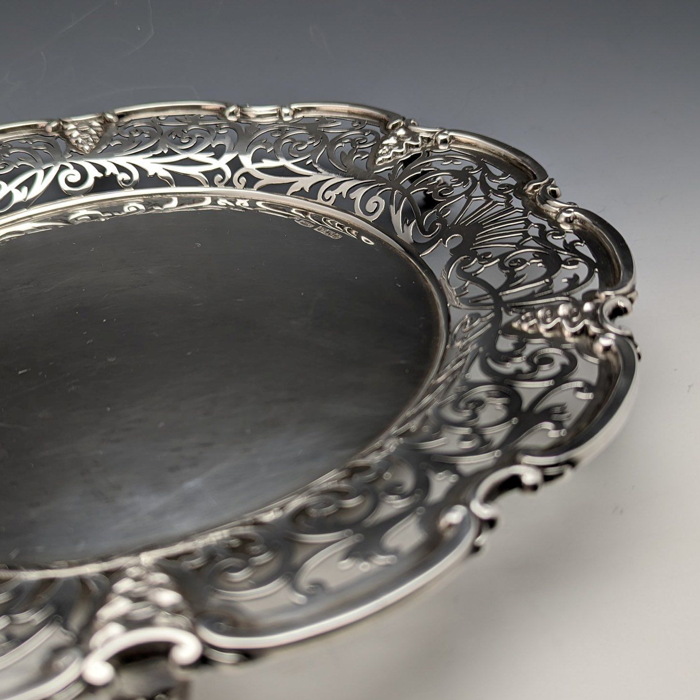 1905年 英国アンティーク 純銀製 ピアス装飾サルヴァ 直径26cm 484g William Mammatt