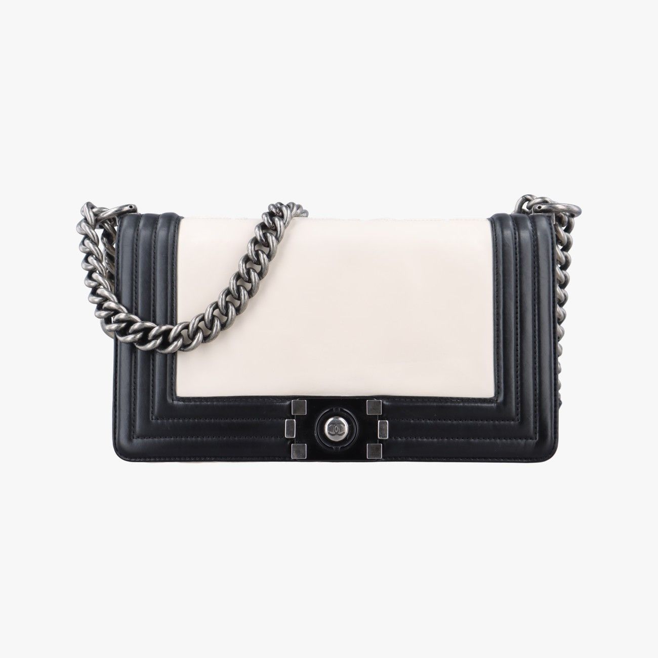 シャネルChanelボーイシャネル ブラック×ホワイト レザー A66713 15641288