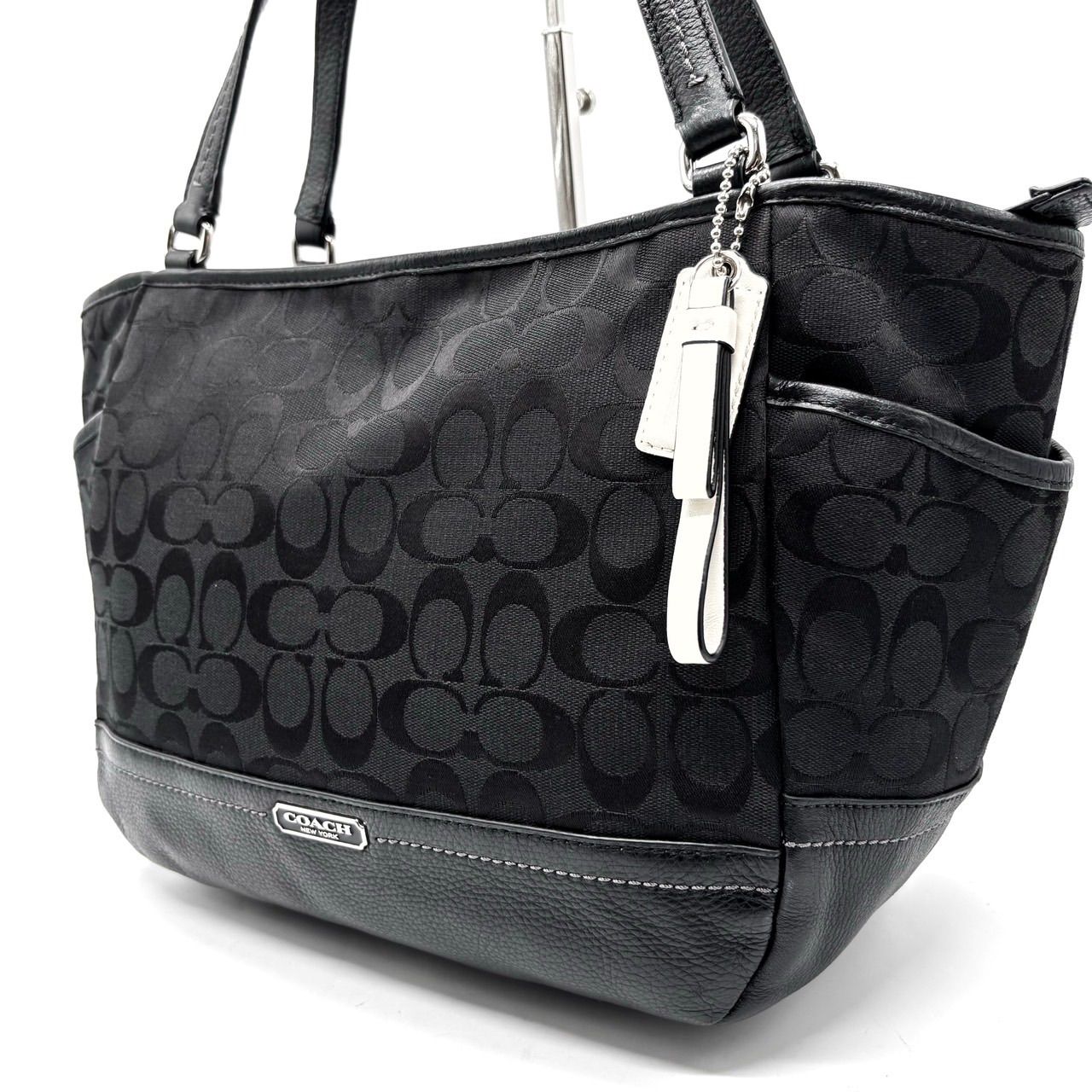 美品　コーチ　トートバッグ　ハンドバッグ　シグネチャー　チャーム　A4収納 ✨良品✨ COACH コーチ トートバッグ ハンドバッグ シグネチャー