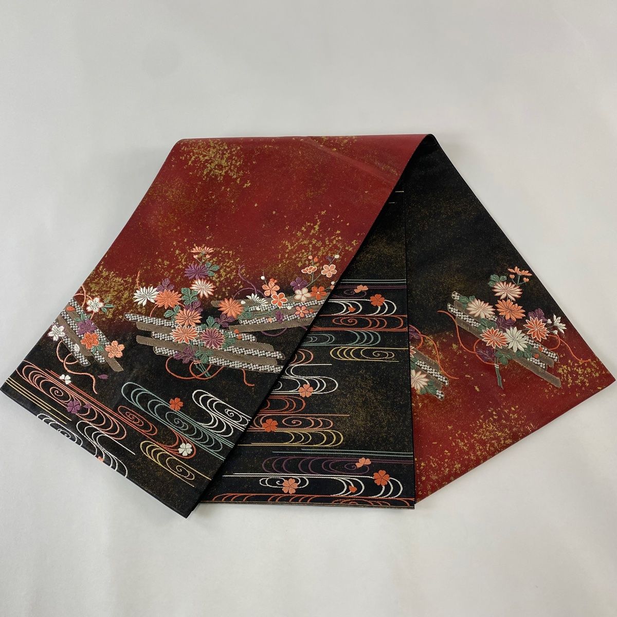 みか☆みか　A618★高級‼️豪華刺繍‼️お正月‼️袋帯正絹2ｍ7cm 袋帯 美品 秀品 花筏 観世水 金糸 刺繍 墨色 お太鼓柄 正絹