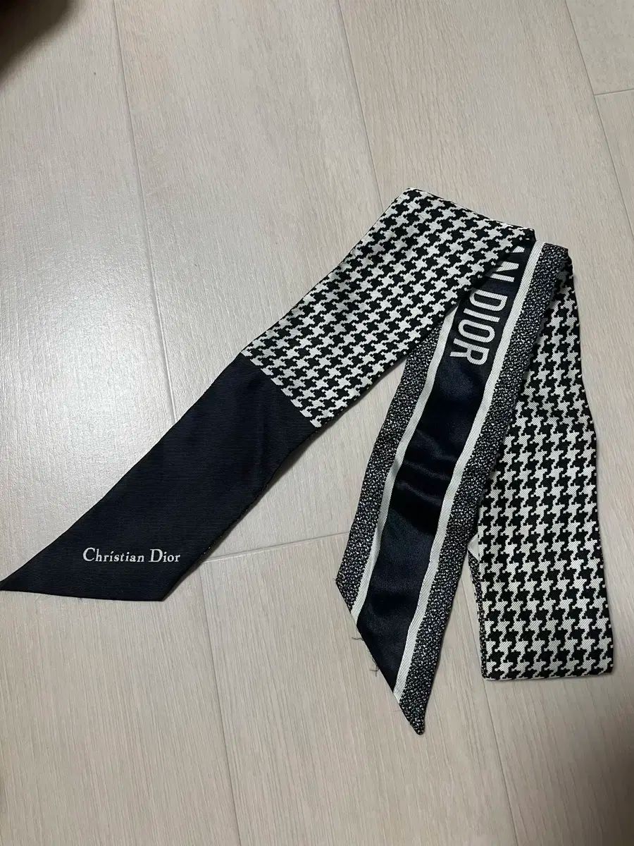 Dior ディオール 30 Montaigne ミッツァ スカーフ