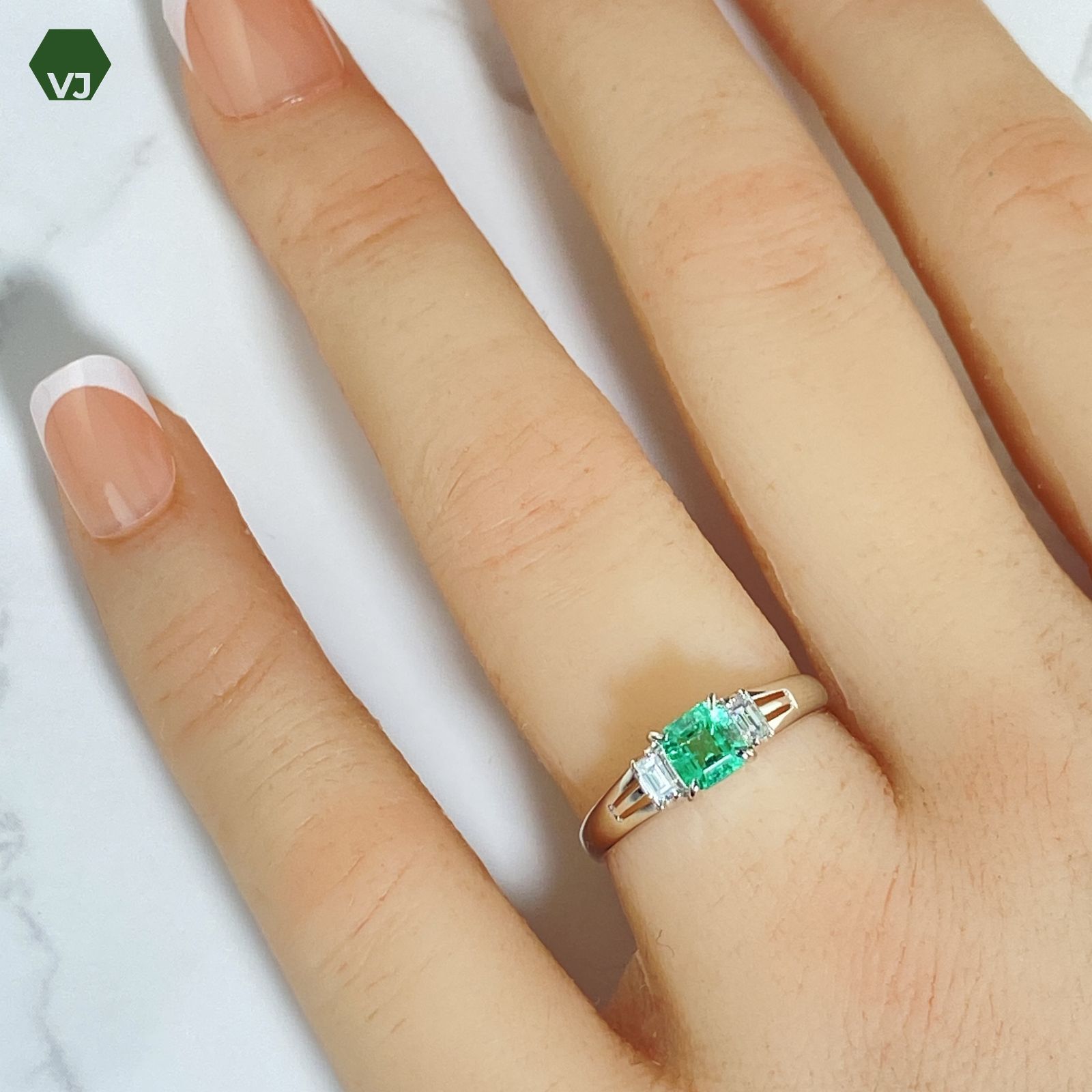 22-24】エメラルド ダイヤモンド リング E0.47ct D0.17ct【中古 22-24】エメラルド ダイヤモンド リング E0.47ct D0.17ct【中古