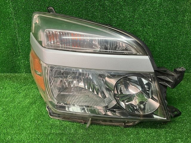 トヨタ　AZR60/65　ヴォクシー　後期　右ヘッドライト　ハロゲン　28-182　V9　レベ付き　241030215