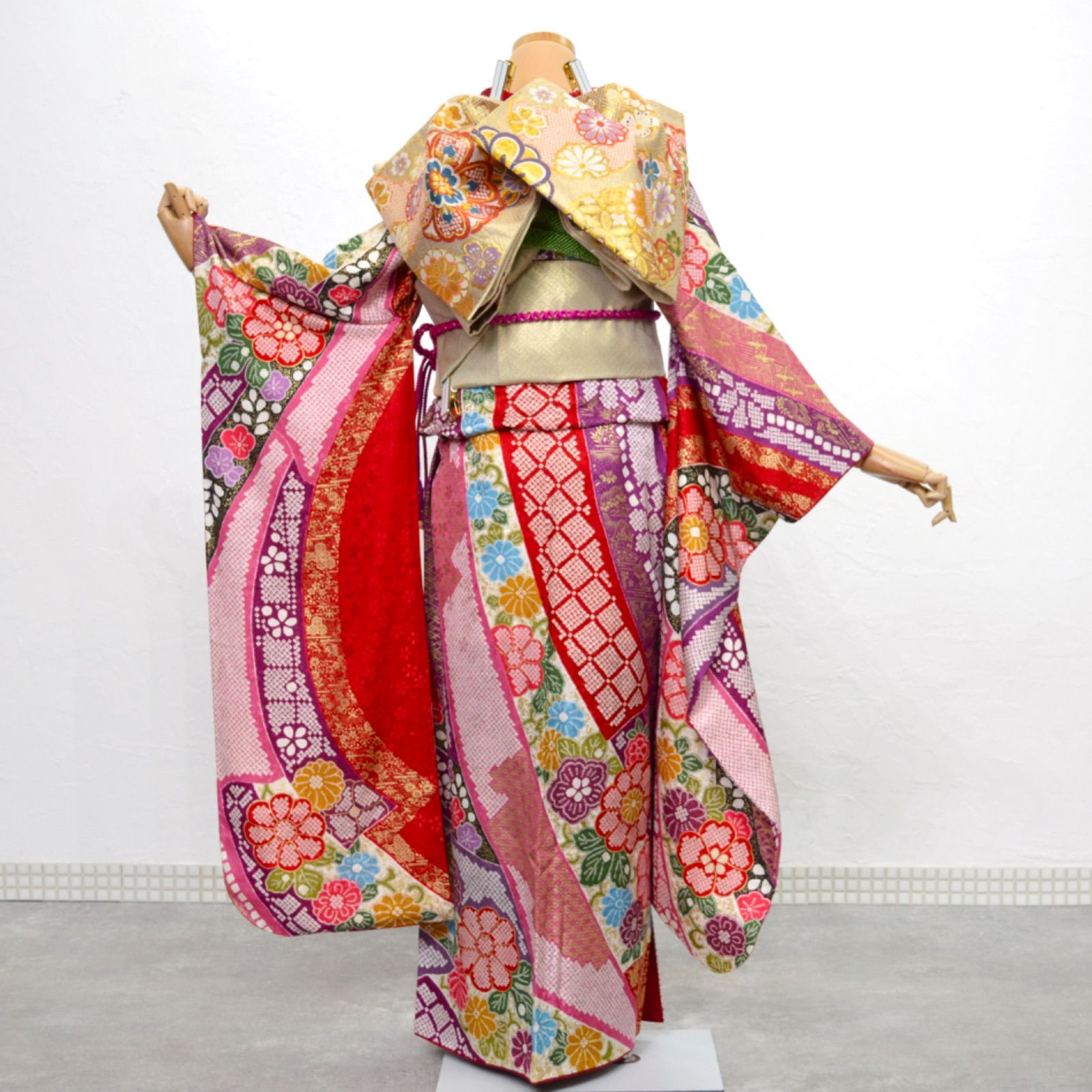 美品》正絹 振袖フルセット S〜Mサイズ 成人式 金駒刺繍 赤地 鶴 個性 美品》正絹 振袖フルセット S〜Mサイズ 成人式 金駒刺繍 赤地 鶴 個性