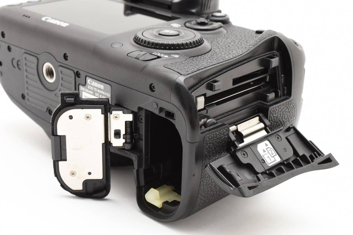 Nikon　D5600　ショット数5993回　ジャンク Nikon D5600 ショット数5993回 ジャンク - メルカリ