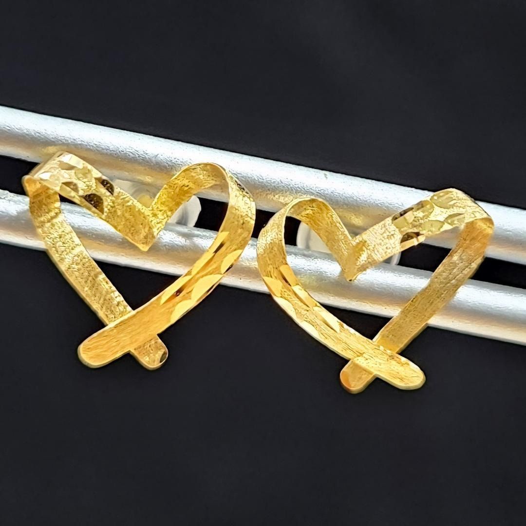 質感がお洒落！18金 K18 YG イエローゴールド デザイン ハート ピアス