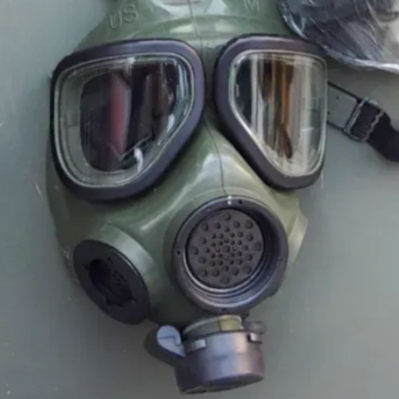 米軍　実物　M40 GAS MASK ガスマスク　ケース付き　② 送料無料 米軍 実物 M40 GAS MASK ガスマスク ケース付き ② 送料無料 M40